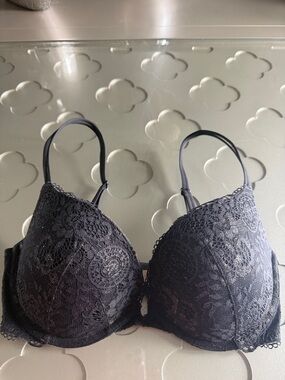 VICTORIA’S SECRET Very Sexy Black Lace Push-up Bra Size 32DD